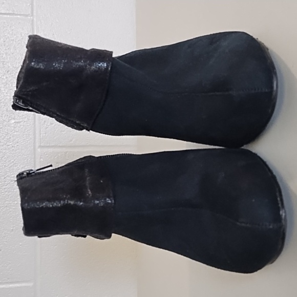 Soft Style Black Vegan Suede Fold Over Side Zip Padded Insole Ankle Boots - Picture 13 of 14